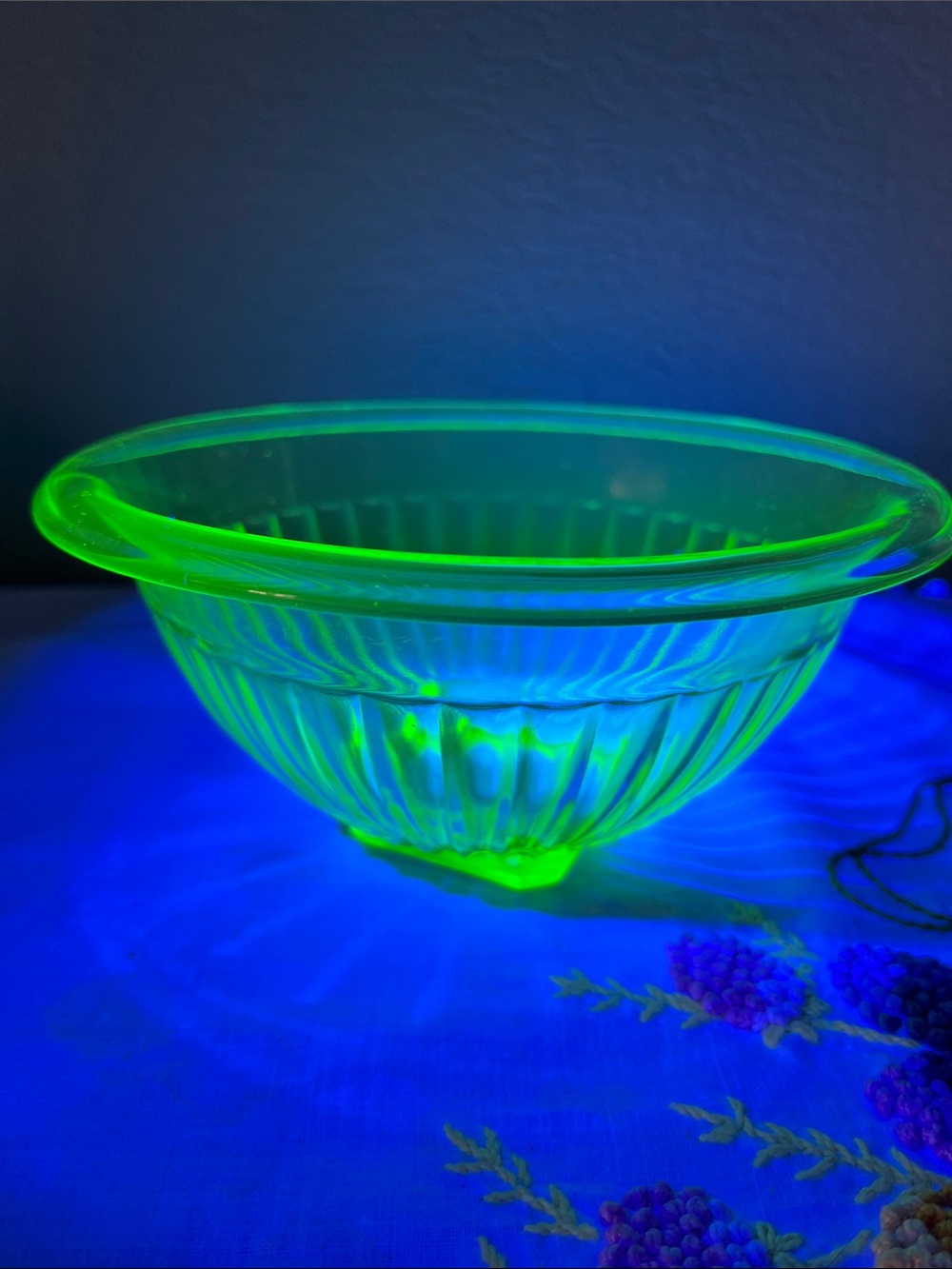Vintage Uranium Glass Ribbed Bowl – Depression Era – Glows Under UV Blacklight